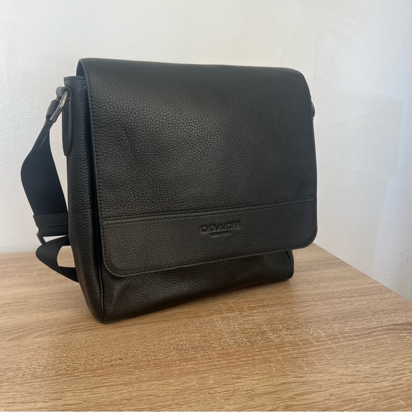 New with tags, Leather Coach map bag. Beautiful and practical! - Picture 3 of 13